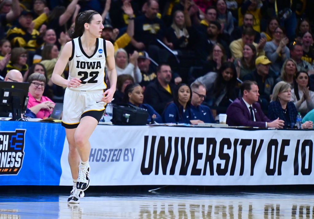 NCAA BASKETBALL: MAR 23 Div I Women's Championship First Round - Iowa vs Holy Cross