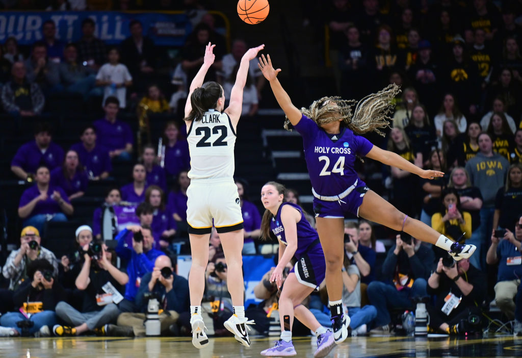 NCAA BASKETBALL: MAR 23 Div I Women's Championship First Round - Iowa vs Holy Cross