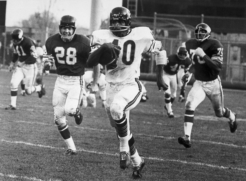 Gale Sayers Running for 96-Yard Touchdown